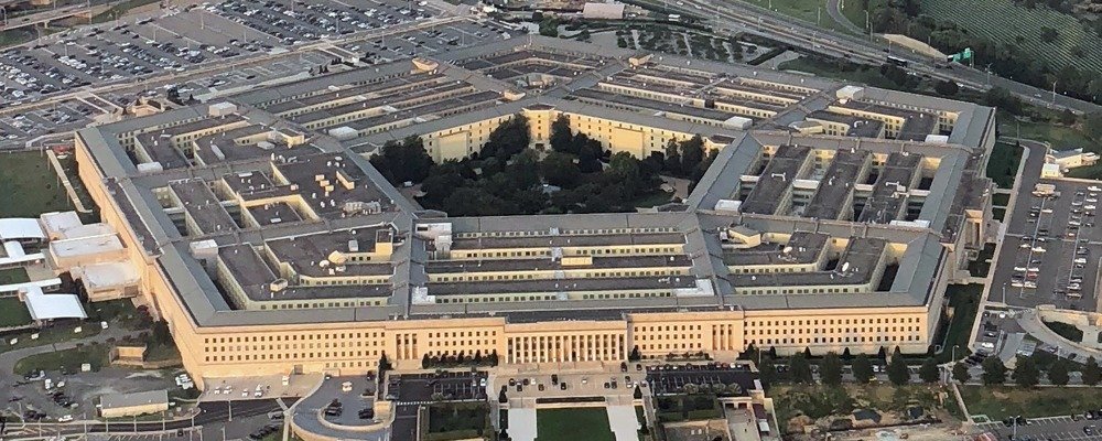 Pentagonul impune noi restricții de acces pentru jurnaliști, după o decizie defavorabilă Departamentul Apărării al Statelor Unite a anunțat luni noi restricții privind accesul jurnaliștilor în sediul său din Virginia, cunoscut sub numele de Pentagon