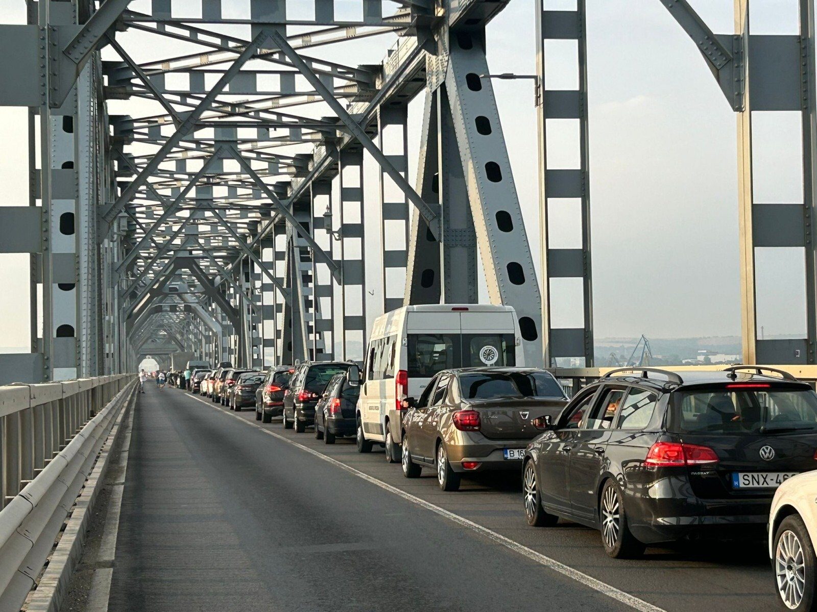 Traficul pe Podul Giurgiu-Ruse va fi gratuit de Paște În perioada sărbătorilor pascale, între 10 și 13 aprilie, cetățenii vor putea traversa Podul Giurgiu-Ruse fără a plăti taxă de trecere