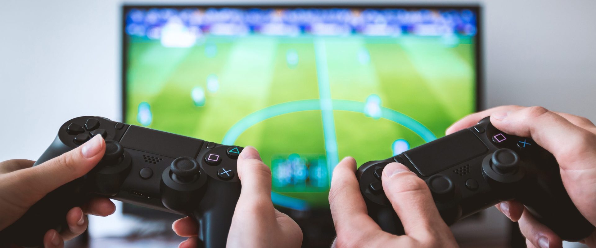 PlayStation: De la un eșec la o dominație globală în gaming În decembrie 1994, Sony lansa pe piață PlayStation, o consolă care avea să schimbe pentru totdeauna industria jocurilor video