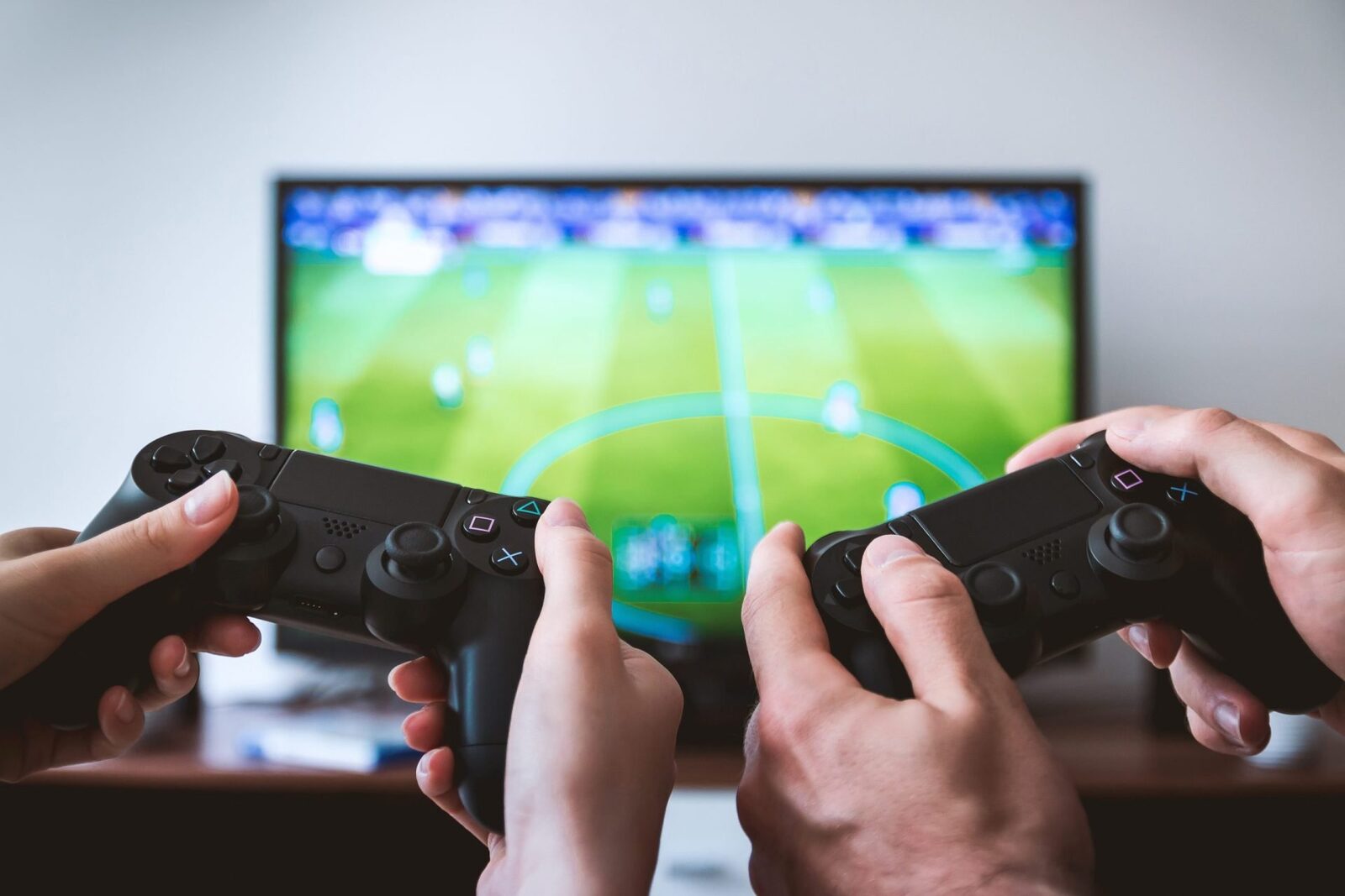PlayStation: De la un eșec la o dominație globală în gaming În decembrie 1994, Sony lansa pe piață PlayStation, o consolă care avea să schimbe pentru totdeauna industria jocurilor video