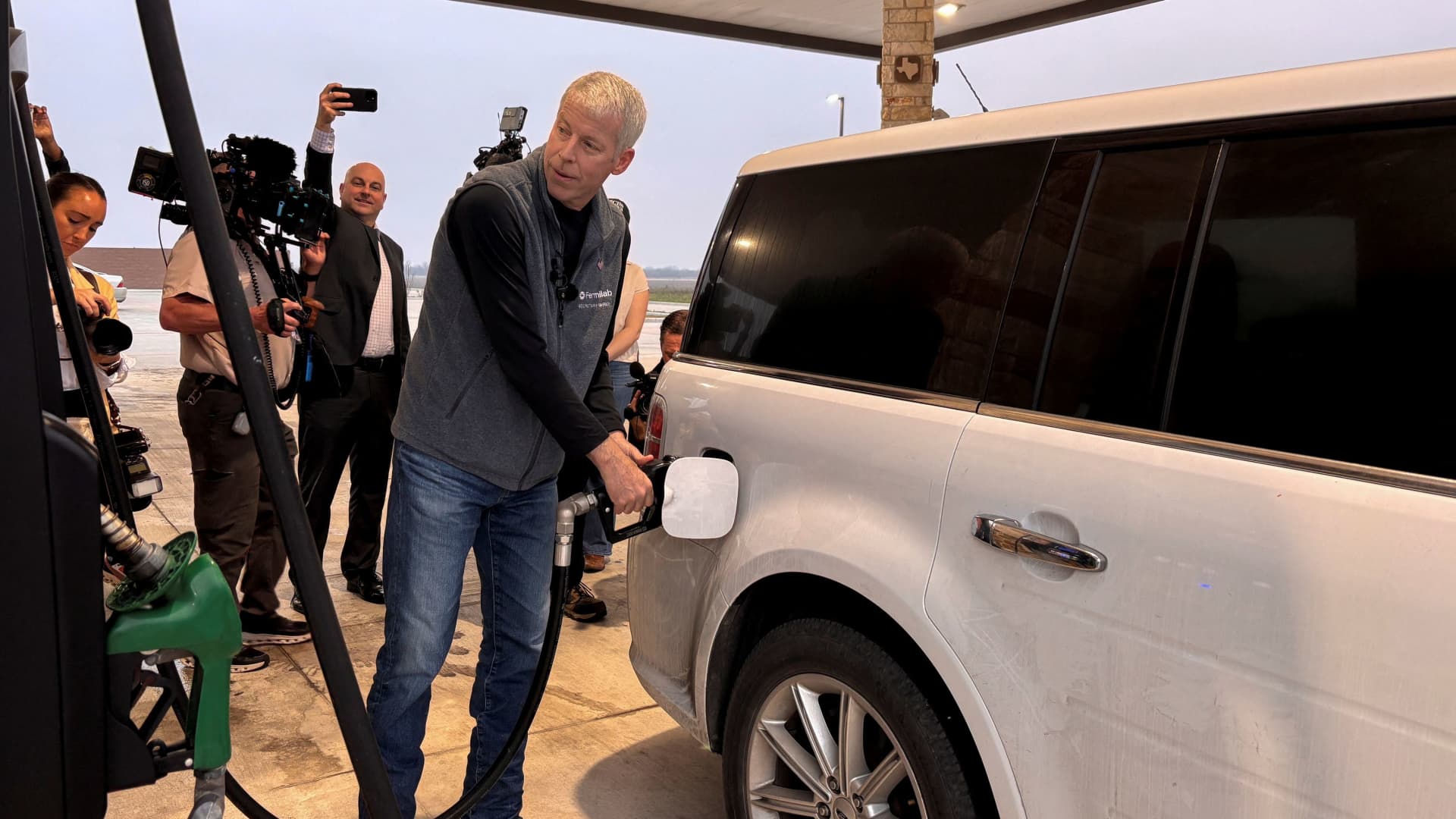 Prețurile la pompă, în creștere în Statele Unite, pe fondul conflictului din Iran; secretarul Energiei promite soluții Washington, D.C