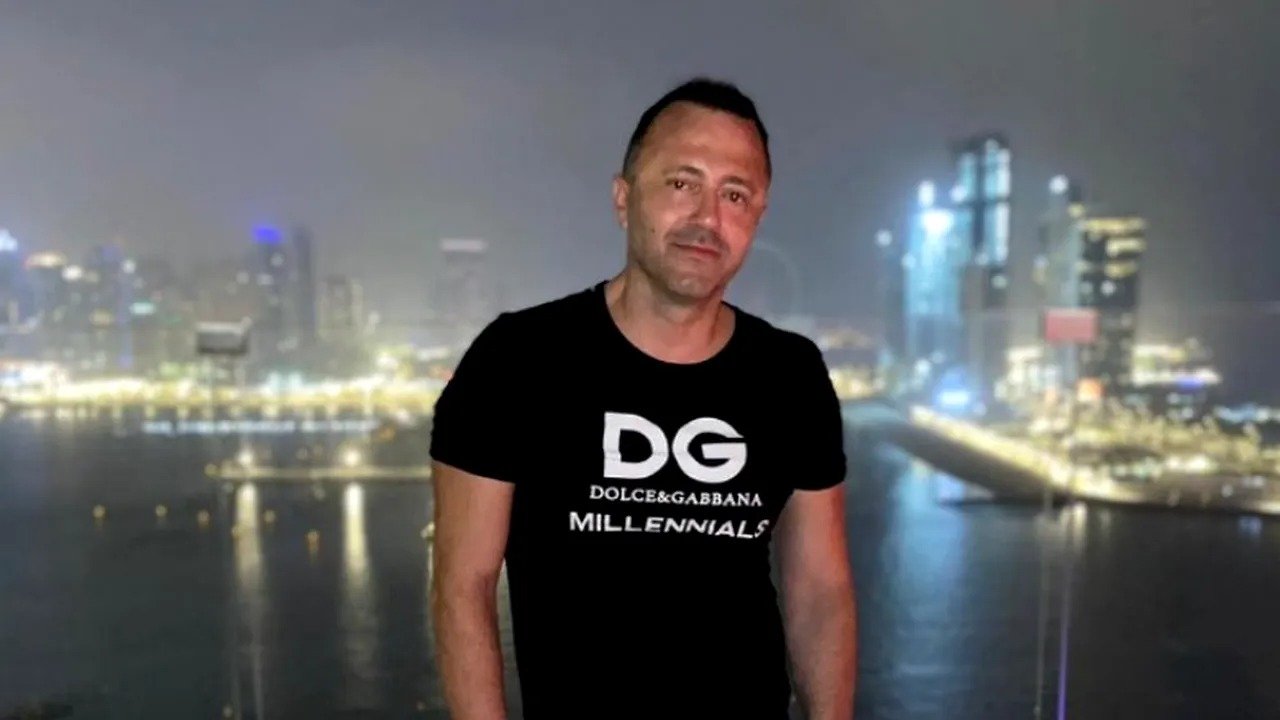 Răsturnare de situație în cazul Kreiner: Apărarea sugerează o posibilă implicare a iubitei în moartea milionarului Apărarea a doi dintre inculpații în cazul jafului soldat cu moartea lui Adrian Kreiner încearcă să schimbe cursul procesului