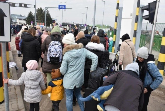 Polonia restrânge accesul refugiaților ucraineni la ajutoare sociale O nouă lege care limitează accesul refugiaților ucraineni la ajutoare sociale în Polonia a intrat în vigoare joi, la peste doi ani de la începutul invaziei ruse în Ucraina