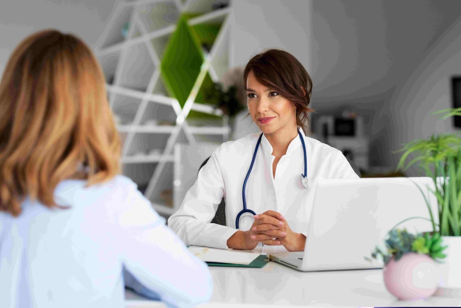 O nouă abordare a relației medic-pacient: accentul pe experiența personală Relația dintre pacienți și medici se transformă, observându-se o schimbare majoră în așteptările legate de actul medical