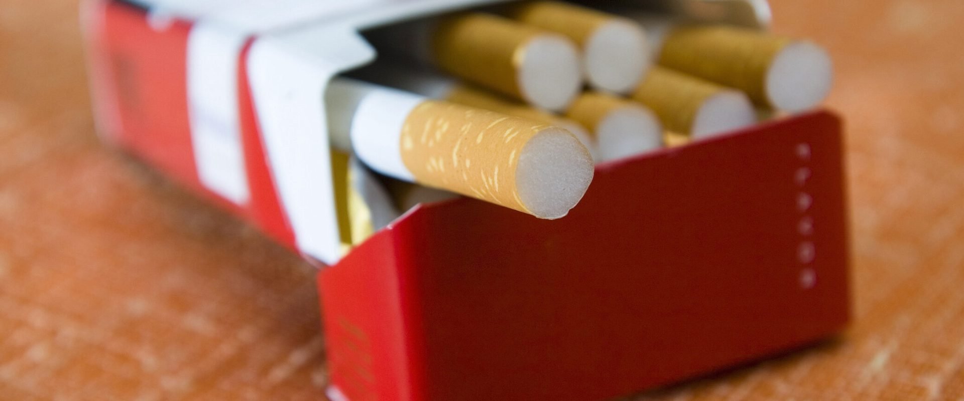 Limită drastică la țigări: Câte pachete poți lua în România acum?