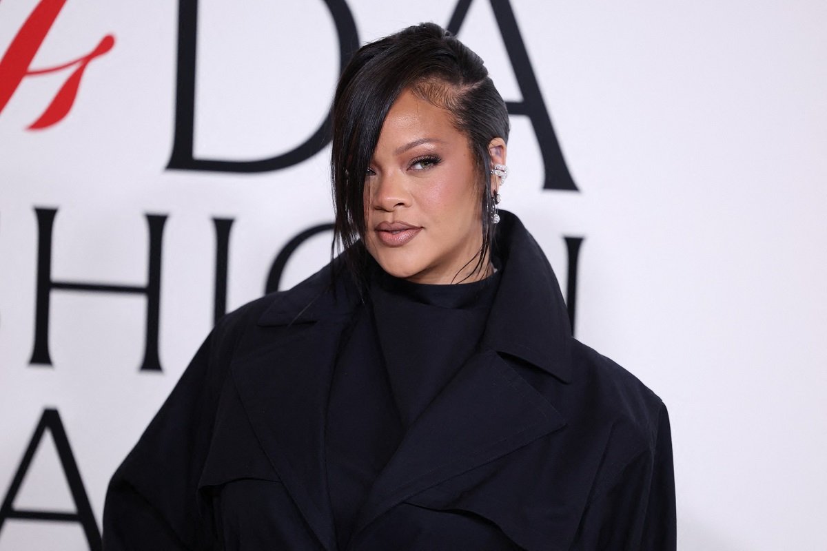 Rihanna, ținta unui atac armat la reședința din Beverly Hills O femeie a deschis focul asupra casei cântăreței Rihanna în Beverly Hills, Los Angeles, trăgând de aproximativ zece ori