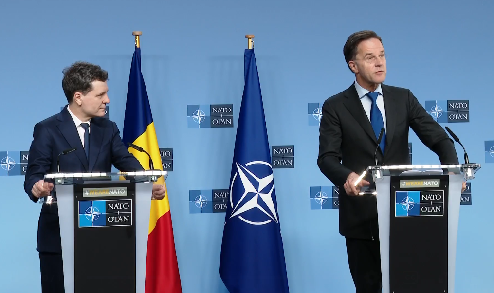 Rutte laudă rolul strategic al României în cadrul NATO Secretarul general al NATO, Mark Rutte, a lăudat rolul strategic al României în cadrul Alianței Nord-Atlantice, subliniind contribuția țării noastre în ultimii 20 de ani