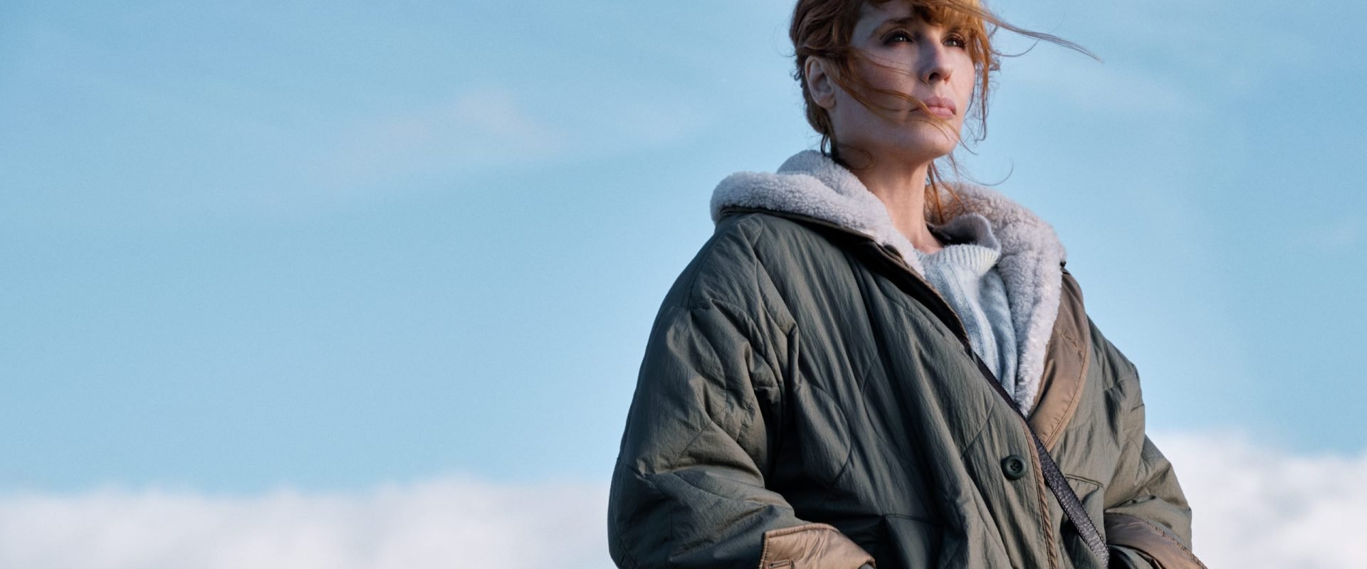 Un nou serial polițist promite tensiune și secrete într-un orășel măcinat de trecut Noul serial „Under Salt Marsh” își propune să exploreze o poveste plină de mister și emoție, cu un accent puternic pe relațiile dintre personaje și atmosfera tensionată a unui mic oraș galez