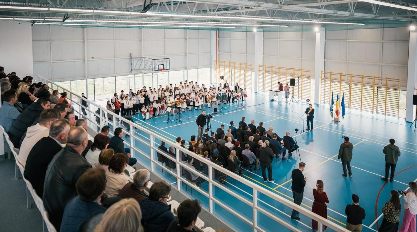 Infrastructura sportivă, prioritate pentru Ministerul Dezvoltării: Peste 7,6 miliarde de lei investiți Ministrul Dezvoltării, Lucrărilor Publice și Administrației, Attila Cseke, a anunțat miercuri, la inaugurarea unei săli de sport în comuna Brâncovenești, județul Mureș, că ministerul are în lucru investiții în infrastructura sportivă în valoare de peste 7,6 miliarde de lei