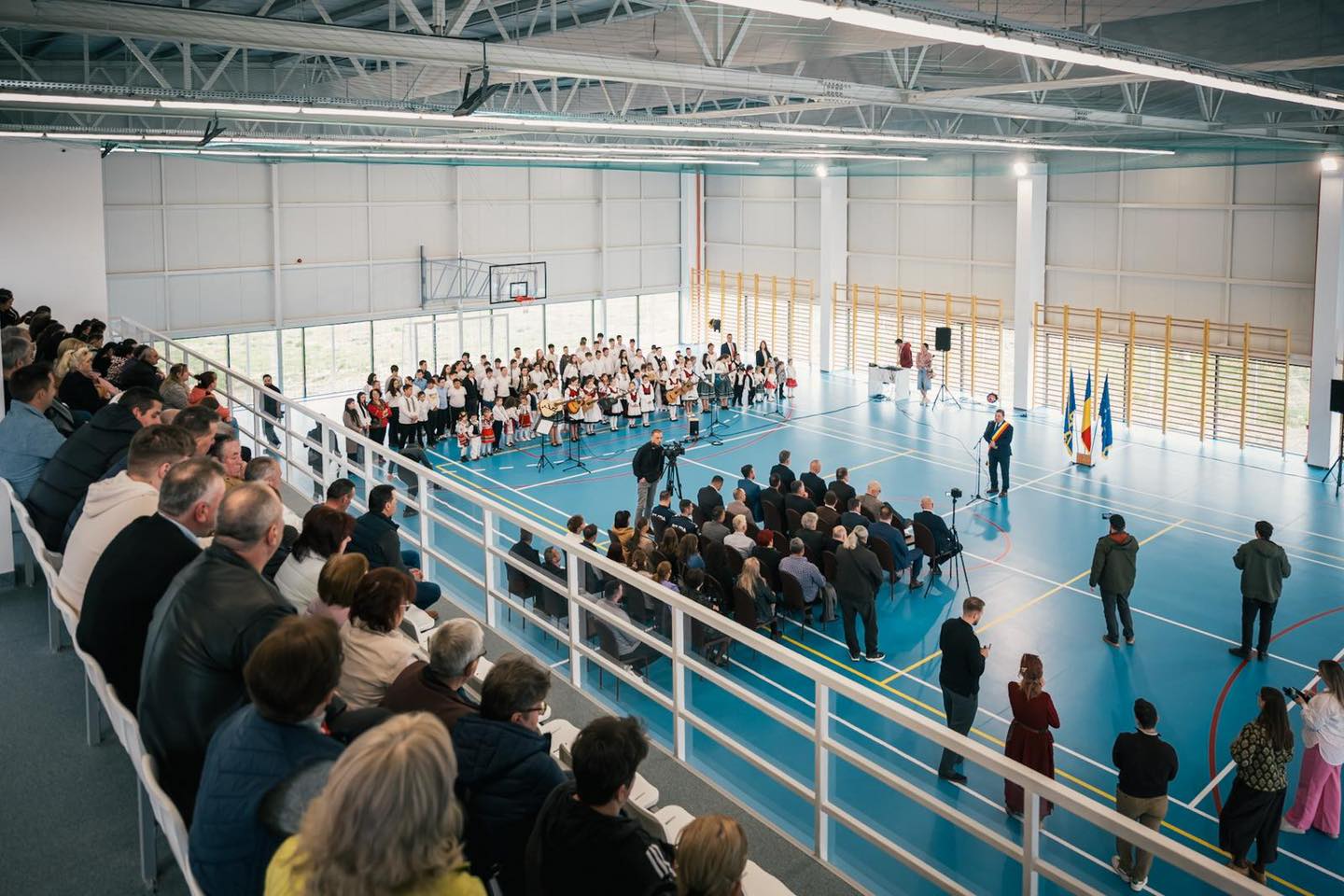 Infrastructura sportivă, prioritate pentru Ministerul Dezvoltării: Peste 7,6 miliarde de lei investiți Ministrul Dezvoltării, Lucrărilor Publice și Administrației, Attila Cseke, a anunțat miercuri, la inaugurarea unei săli de sport în comuna Brâncovenești, județul Mureș, că ministerul are în lucru investiții în infrastructura sportivă în valoare de peste 7,6 miliarde de lei