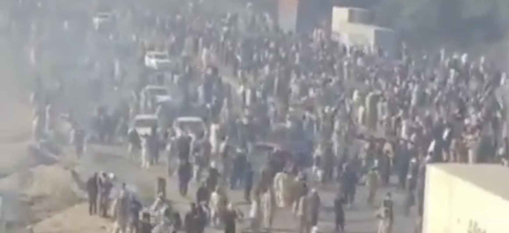 Puşcaşi marini americani au deschis focul în Karachi: Tensiuni majore în Pakistan Karachi, Pakistan – Un incident grav a avut loc în weekend la consulatul Statelor Unite din Karachi, unde pușcașii marini americani au deschis focul asupra protestatarilor