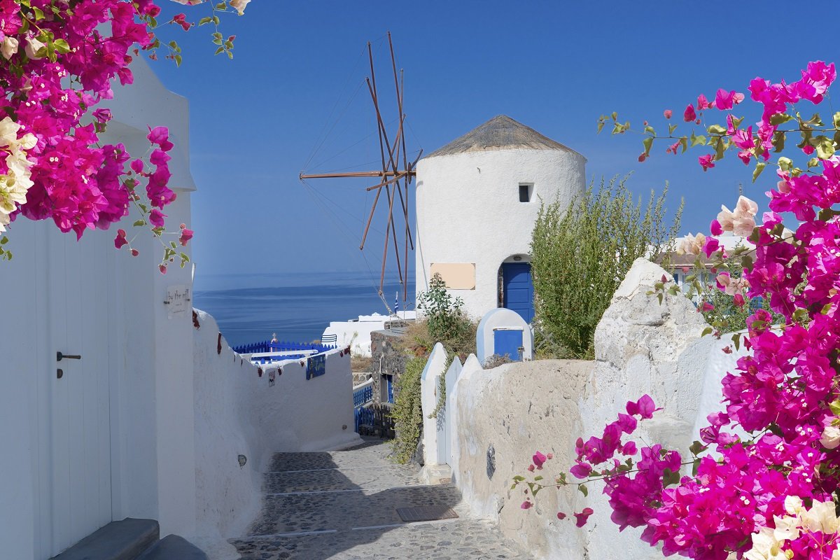 Vacanțele în Grecia devin mai scumpe: Ce schimbări așteaptă turiștii Sezonul turistic din Grecia ar putea aduce surprize neplăcute pentru turiști în 2026, pe fondul scumpirii transportului și a serviciilor, precum și al creșterii costurilor pentru hotelieri