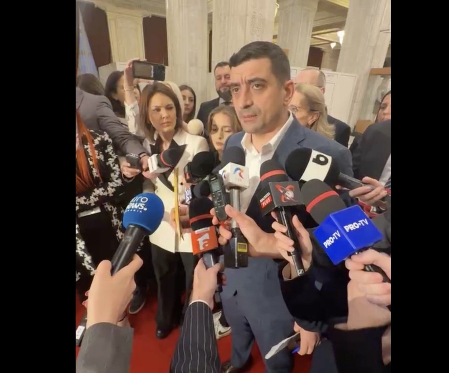 George Simion acuză coaliția de iresponsabilitate pe fondul disputelor privind bugetul Liderul partidului Alianța pentru Unirea Românilor (AUR), George Simion, a criticat dur coaliția de guvernare, acuzând-o de „iresponsabilitate” în contextul dezbaterilor parlamentare privind proiectul de buget pentru anul 2026