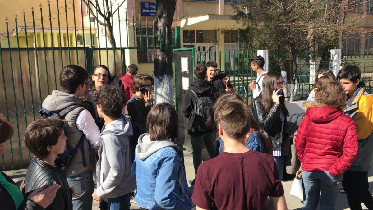 Simulările Evaluării Naționale, amenințate de boicot din partea profesorilor Federația Sindicatelor din Educație „Spiru Haret” intenționează să boicoteze simulările examenelor naționale, potrivit declarațiilor președintelui Marius Nistor
