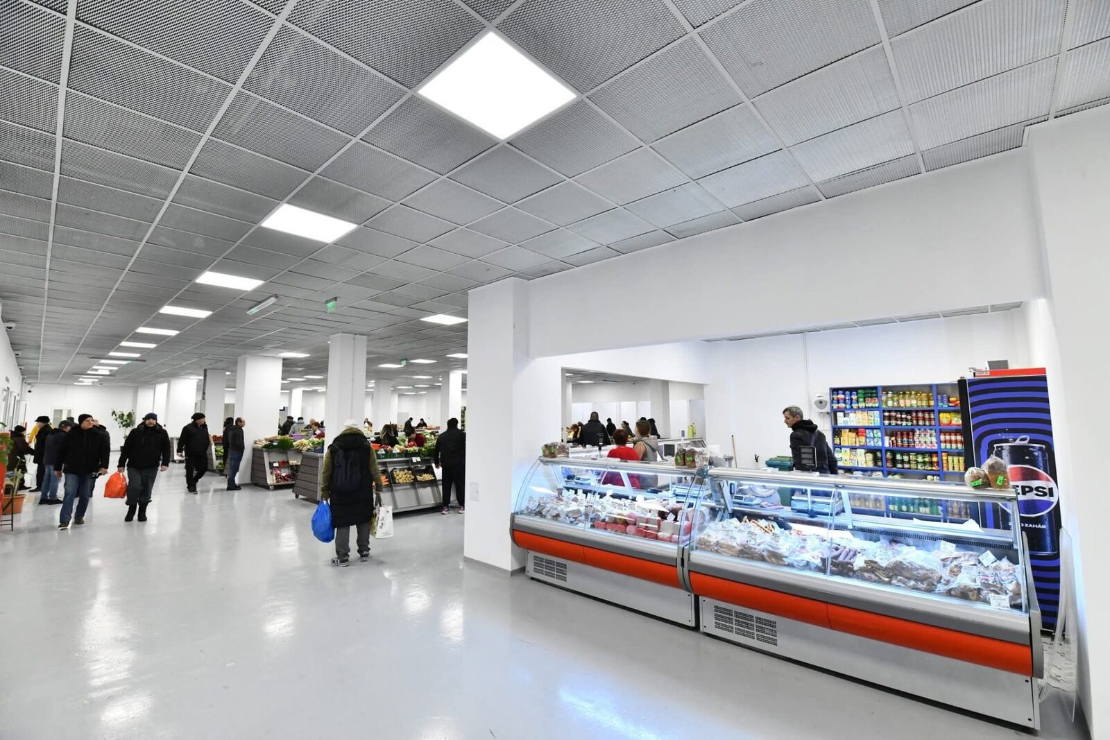 Sectorul 6 scoate la licitație zeci de spații comerciale în piețe Administrația Sectorului 6 a anunțat scoaterea la licitație a 47 de spații comerciale din piețele locale