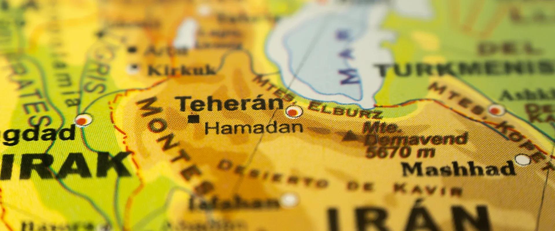 Răspunsuri posibile:

Iran: Decizie crucială după decesul liderului suprem Khamenei.
Anunțul oficial din Iran: Ce se decide după moartea lui Khamenei?
Iran, după Khamenei: Anunț oficial cu implicații majore.
Decizie luată în Iran, după moartea lui Khamenei: Anunțul oficial.