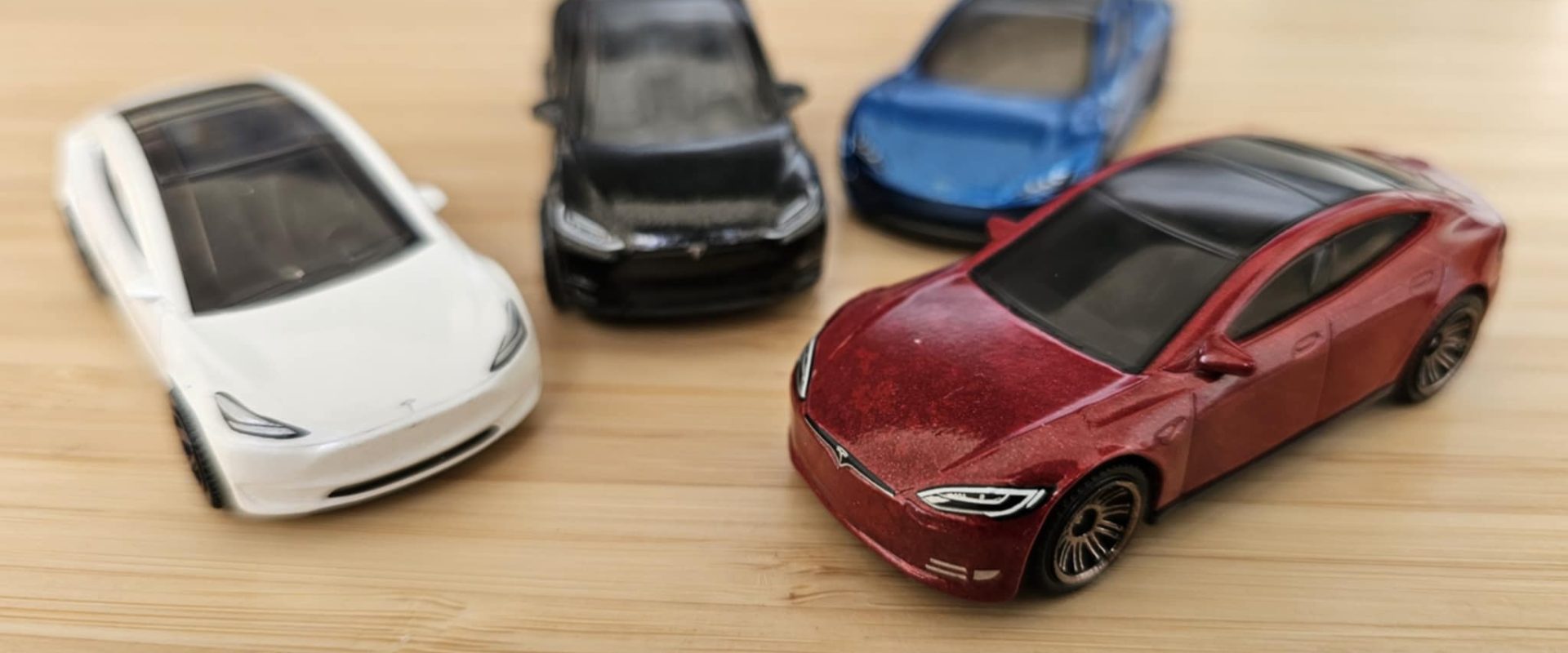 Tesla, creștere cu gust amar pe piața europeană Creșterea de 10% a vânzărilor Tesla în Europa, înregistrată în februarie 2026, nu este neapărat un semn de revenire spectaculoasă, ci mai degrabă o ușoară îmbunătățire a unei situații deja dificile