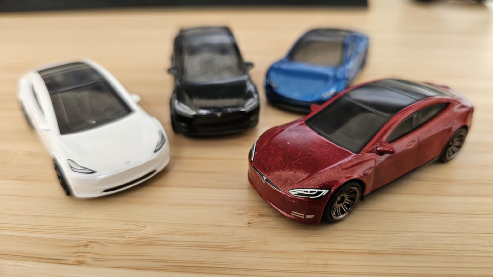 Tesla, creștere cu gust amar pe piața europeană Creșterea de 10% a vânzărilor Tesla în Europa, înregistrată în februarie 2026, nu este neapărat un semn de revenire spectaculoasă, ci mai degrabă o ușoară îmbunătățire a unei situații deja dificile