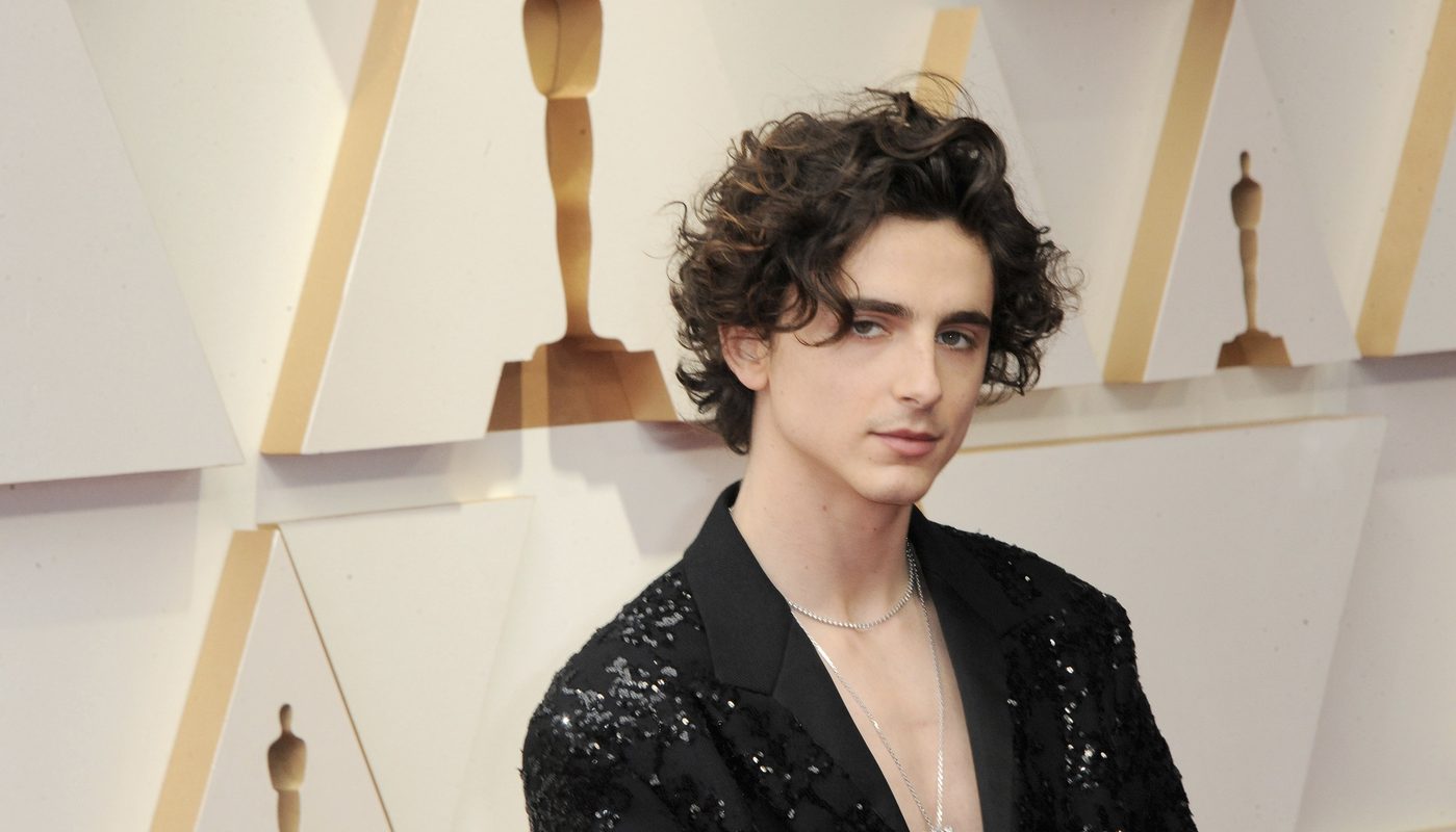Timothée Chalamet, criticat de lumea artei după comentariile despre balet și operă Actorul Timothée Chalamet, nominalizat la premiile Oscar, a stârnit o furtună de reacții în lumea artistică după ce a insinuat că baletul și opera ar supraviețui mai degrabă datorită „dorinței de conservare culturală” decât interesului real al publicului