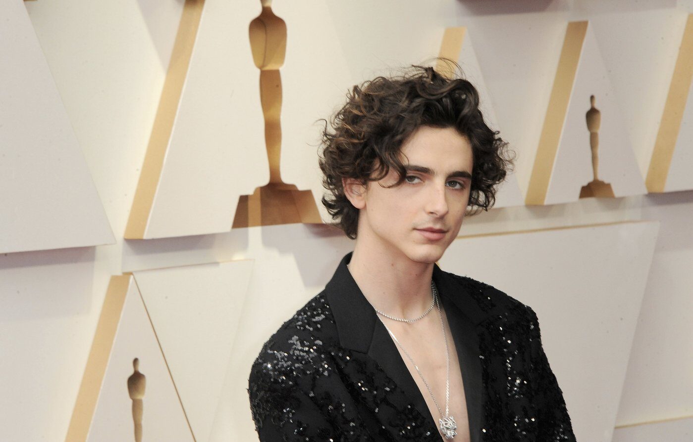 Timothée Chalamet, criticat de lumea artei după comentariile despre balet și operă Actorul Timothée Chalamet, nominalizat la premiile Oscar, a stârnit o furtună de reacții în lumea artistică după ce a insinuat că baletul și opera ar supraviețui mai degrabă datorită „dorinței de conservare culturală” decât interesului real al publicului