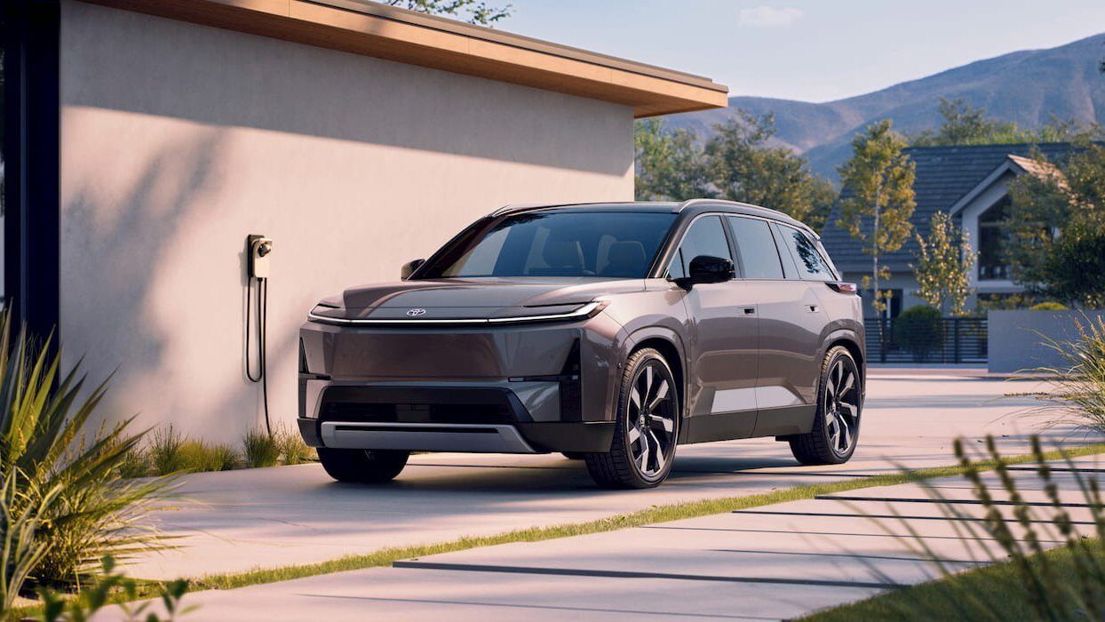 Toyota intră pe piața infrastructurii de încărcare acasă: parteneriat cu Treehouse pentru o experiență mai simplă Toyota face un pas important în direcția electrificării, anunțând un parteneriat cu compania americană Treehouse