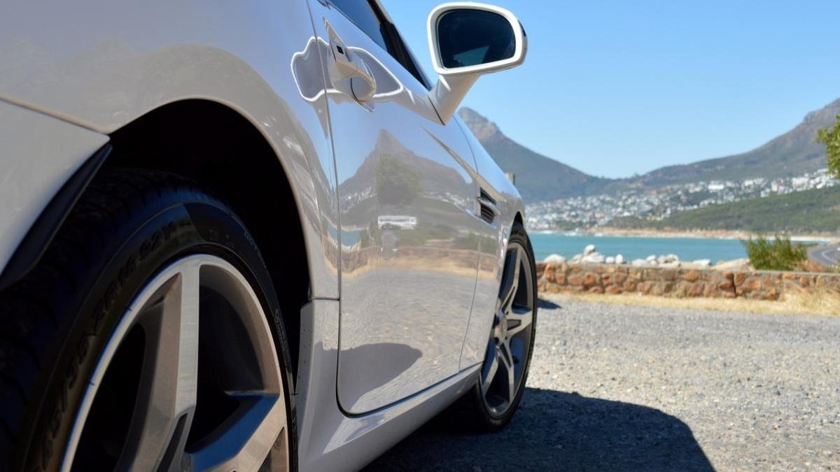 Vacanta în Grecia, mai scumpă în 2025: Cât te costă drumul cu mașina Prețurile carburanților în creștere și taxele aferente drumului au scumpit vacanțele în Grecia pentru români