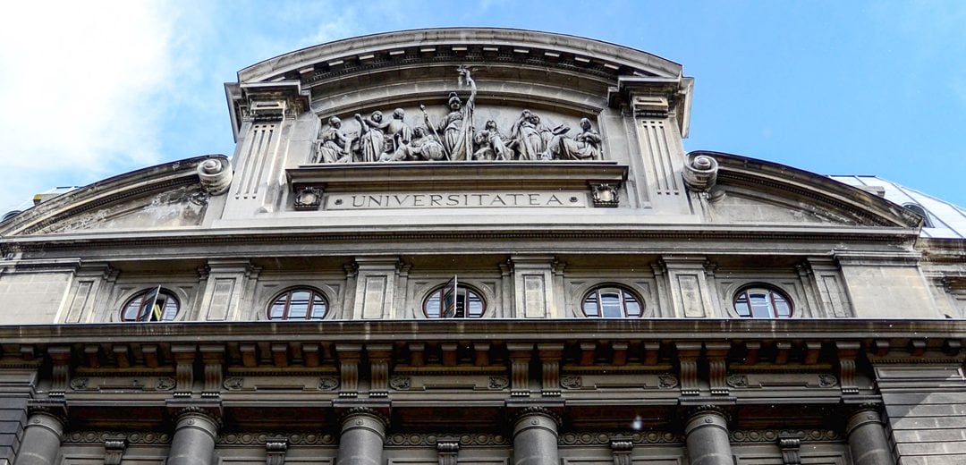 Taxe de studiu majorate la Universitatea din București pentru anul universitar 2026-2027 Universitatea din București (UB) va majora taxa de școlarizare pentru studenții care se vor înscrie în vara anului 2026 pentru anul universitar 2026-2027, stabilind o taxă de 8.000 de lei pentru toate facultățile