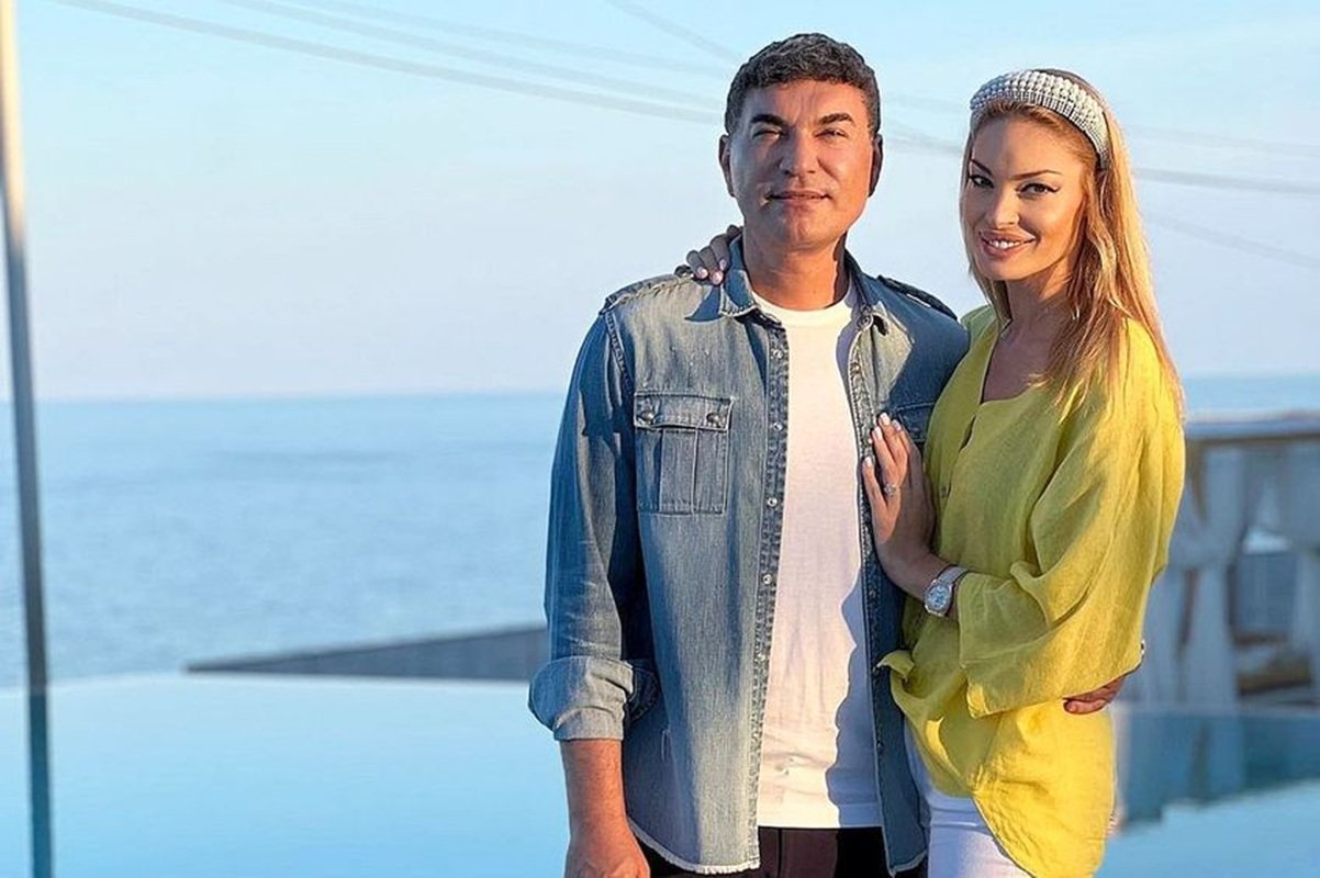 Valentina Pelinel și Cristi Borcea, vacanță de familie în Miami Valentina Pelinel și Cristi Borcea se bucură de o vacanță în Statele Unite, alături de cei trei copii ai lor