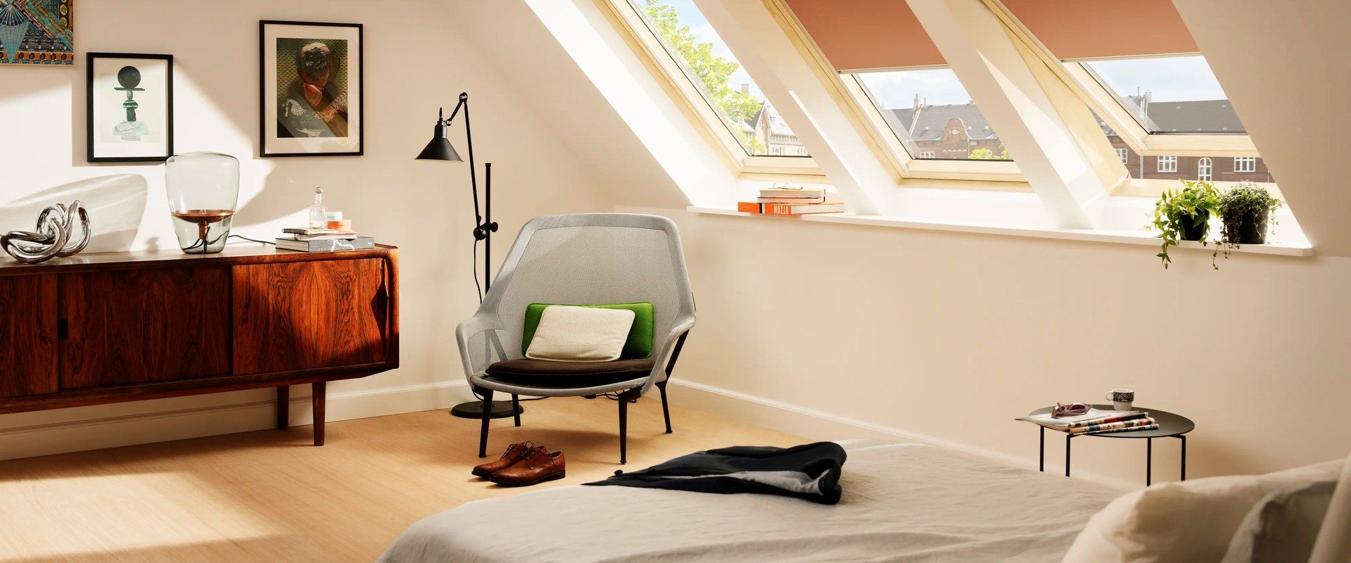 Producătorul de ferestre Velux a înregistrat o scădere a veniturilor în 2023 Grupul danez Velux, unul dintre cei mai mari producători de ferestre și soluții pentru lumină naturală, a raportat o scădere a veniturilor pentru anul 2023