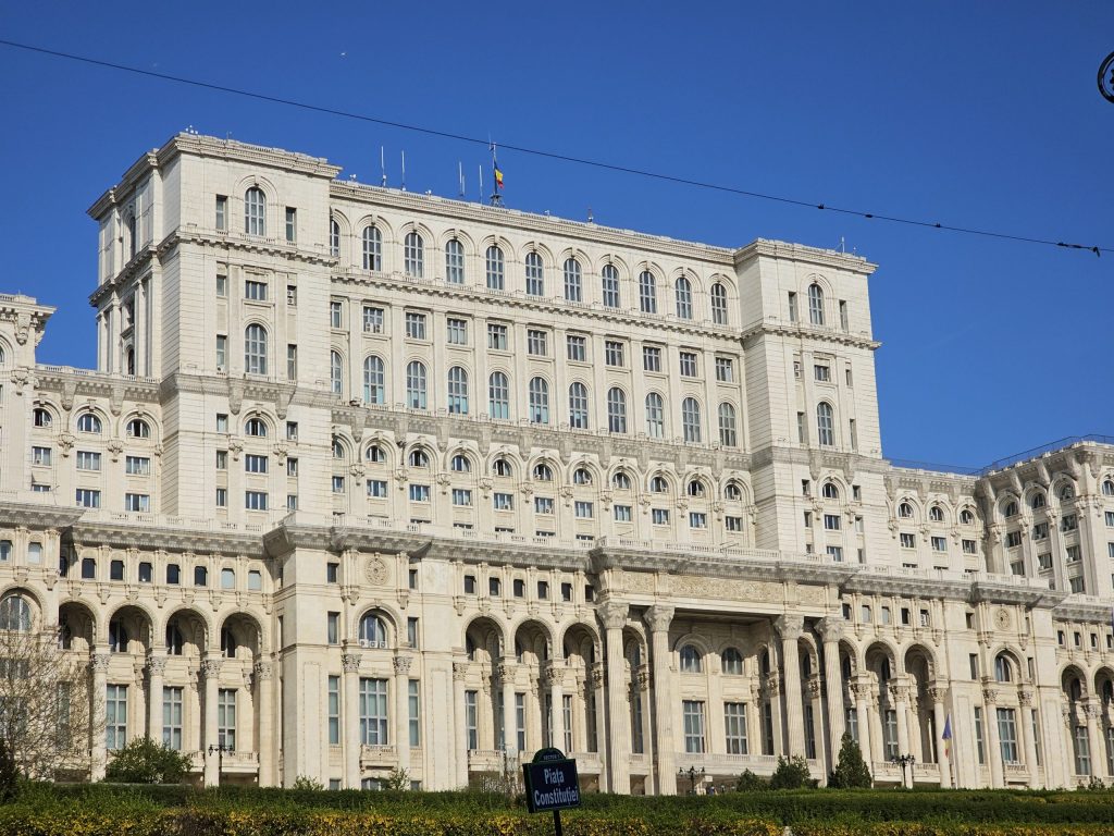 Bolojan: Mă comport civilizat cu colegii din Parlament, inclusiv de la AUR