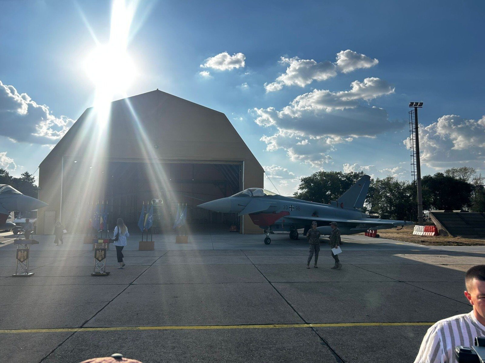Teheranul amenință România din cauza bazelor militare americane Ministerul Afacerilor Externe (MAE) a reacționat luni la amenințările Iranului, după ce Teheranul a avertizat Bucureștiul cu represalii politice și juridice