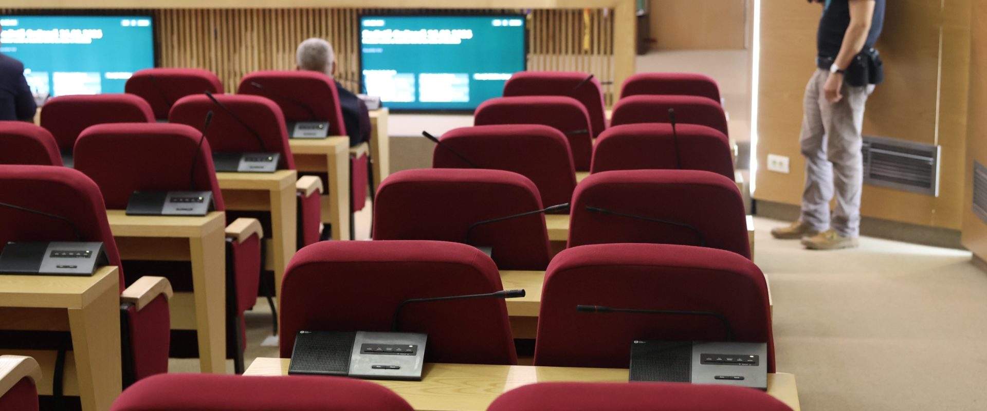 Investigația „Locuințele Puterii” a stârnit dezbateri aprinse în rândul politicienilor bucureșteni Ancheta jurnalistică „Locuințele Puterii”, care a scos la iveală modul în care Primăria Capitalei a distribuit apartamente și terenuri unor persoane privilegiate, continuă să genereze reacții în sfera politică din București
