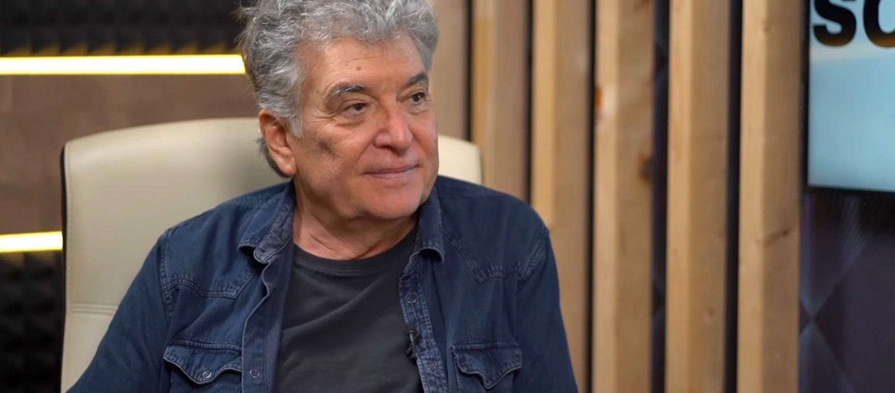 Iulian Vrabete, basistul trupei Holograf, a murit la 70 de ani Iulian Vrabete, membru fondator și basistul trupei Holograf, s-a stins din viață joi, la vârsta de 70 de ani
