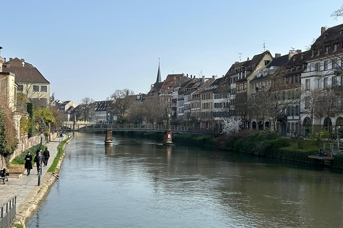 Reportaj: Tramvaiele din Strasbourg, mai silențioase decât cele bucureștene, dezvăluie o „capcană”