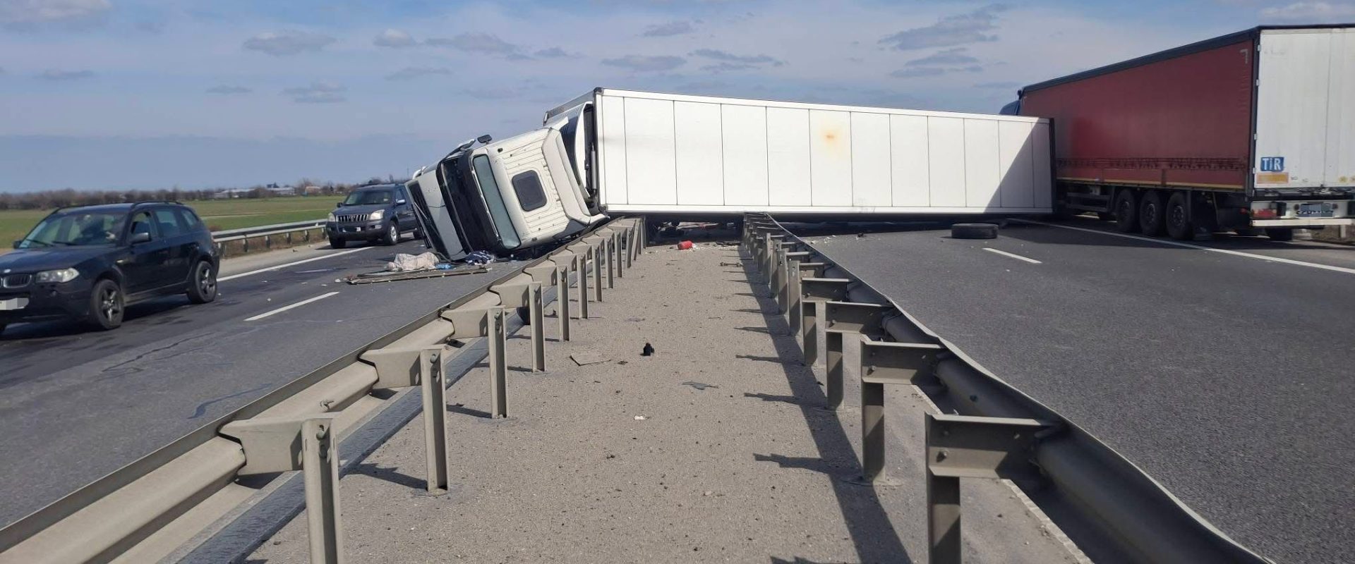 TIR răsturnat pe A3, trafic blocat pe ambele sensuri
