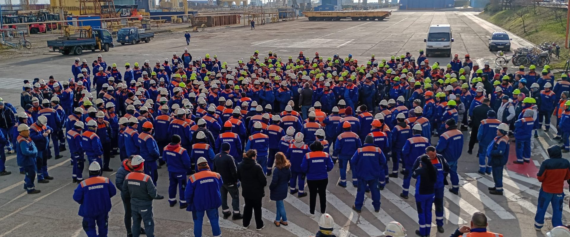Șantierul Naval Mangalia, în pragul falimentului: Damen Shipyards face demersurile necesare Blocul Național Sindical (BNS) a emis un comunicat de presă miercuri, în care anunță că Damen Shipyards, compania care deține o parte din Șantierul Naval Mangalia, va iniția procedura de faliment