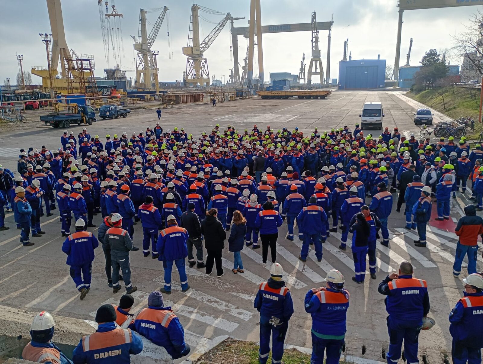 Șantierul Naval Mangalia, în pragul falimentului: Damen Shipyards face demersurile necesare Blocul Național Sindical (BNS) a emis un comunicat de presă miercuri, în care anunță că Damen Shipyards, compania care deține o parte din Șantierul Naval Mangalia, va iniția procedura de faliment