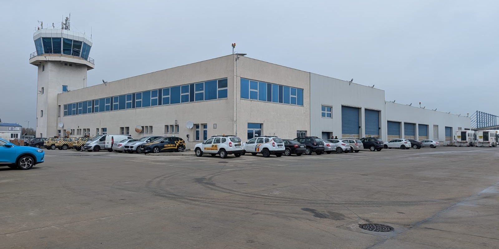 Nouă stație ITP autorizată, deschisă la Aeroportul „Henri Coandă” Compania Națională Aeroporturi București (CNAB) a anunțat inaugurarea unei noi stații de Inspecție Tehnică Periodică (ITP) autorizată de Registrul Auto Român (RAR) la Aeroportul „Henri Coandă” din Otopeni