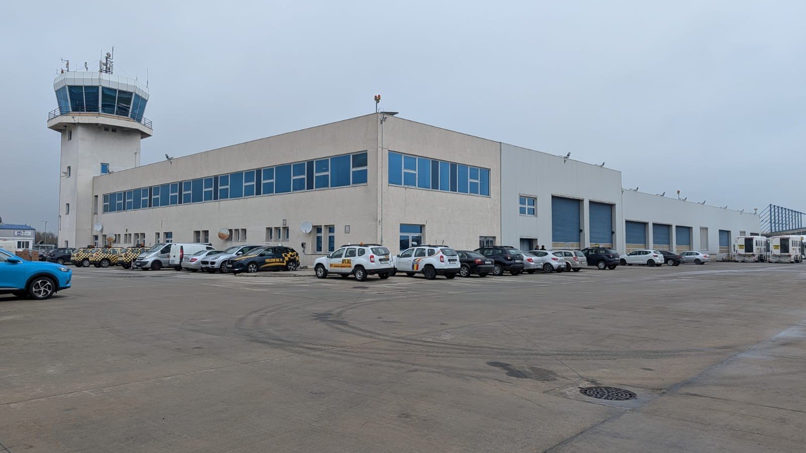 Nouă stație ITP autorizată, deschisă la Aeroportul „Henri Coandă” Compania Națională Aeroporturi București (CNAB) a anunțat inaugurarea unei noi stații de Inspecție Tehnică Periodică (ITP) autorizată de Registrul Auto Român (RAR) la Aeroportul „Henri Coandă” din Otopeni