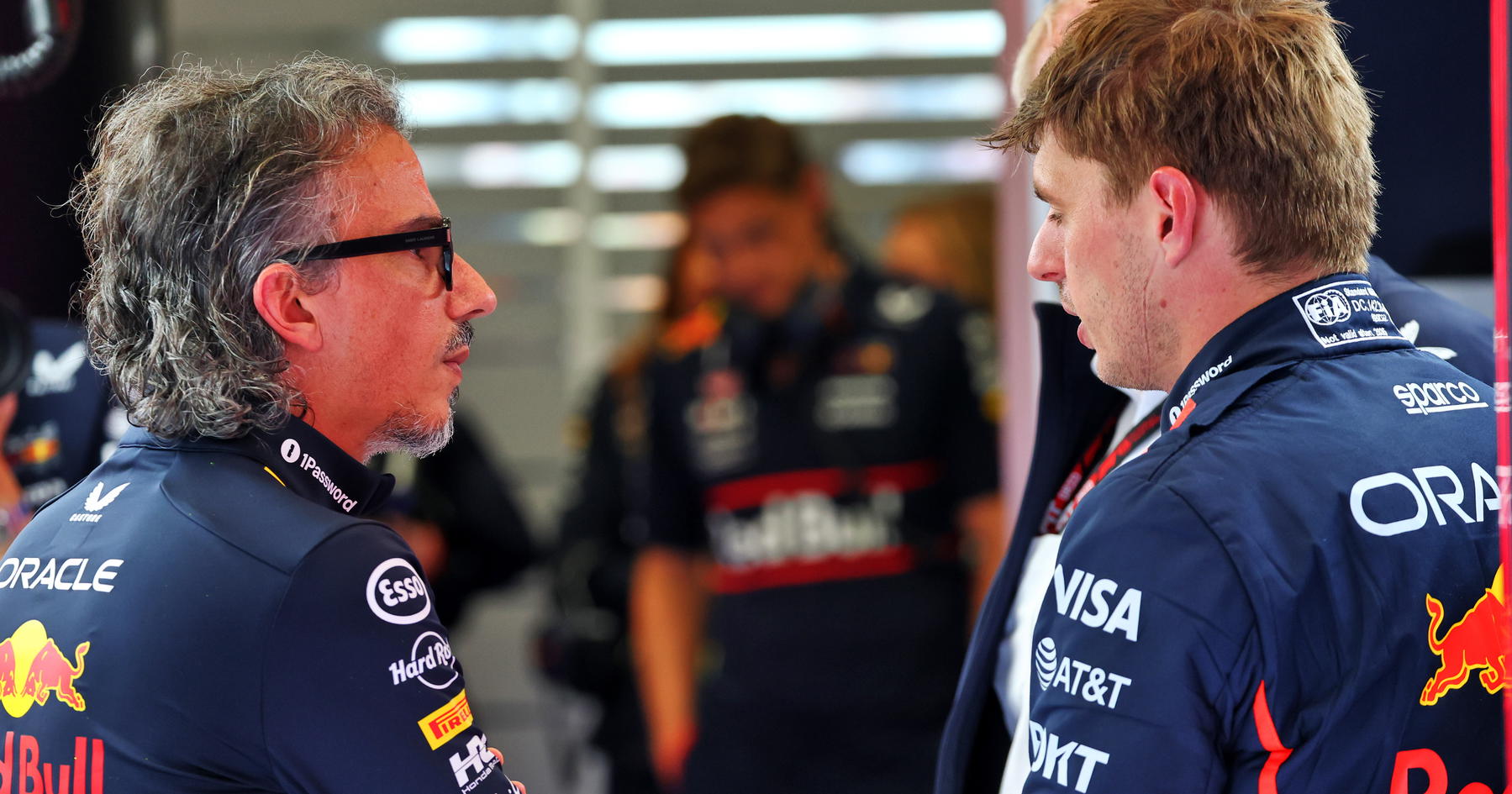 Red Bull, în criză la Shanghai: Mekies, „evacuat” rapid după un weekend de coșmar Shanghai, China – Weekendul de Formula 1 de la Marele Premiu al Chinei a fost unul de uitat pentru echipa Red Bull, iar consecințele s-au văzut imediat