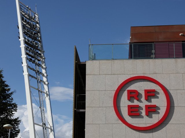 Spania amână evenimentul sportiv după o potențială amenințare la adresa securității regionale Echipa națională de fotbal a Spaniei a luat decizia de a amâna un eveniment sportiv major, ca urmare a unei situații de securitate generate de o lansare de rachetă din Iran, care a aterizat în apropierea graniței cu Turcia