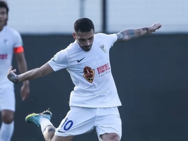 Stanciu, din nou erou în China: un gol care a emoționat fanii Mijlocașul român Nicolae Stanciu a marcat un nou gol pentru echipa sa, Wuhan Three Towns, în campionatul chinez, cimentându-și statutul de vedetă a echipei