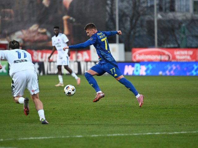 Prima etapă a play-out-ului superligii: ierarhia echipelor după primele meciuri Play-out-ul SuperLigii României a debutat, iar după prima etapă, clasamentul începe să contureze lupta pentru evitarea retrogradării