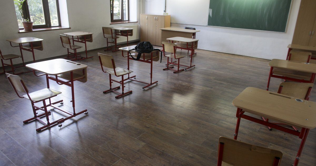 Portofoliul profesorilor, obligatoriu din 2027: ce va conține și cum va fi evaluat Ministerul Educației a lansat în dezbatere publică metodologia privind elaborarea și gestionarea portofoliului profesional al cadrelor didactice