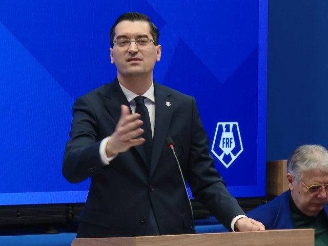 Burleanu vrea un nou mandat la șefia FRF: Adversarul vine cu promisiuni de schimbare Răzvan Burleanu, actualul președinte al Federației Române de Fotbal (FRF), și-a anunțat candidatura pentru un nou mandat în cadrul alegerilor care vor avea loc în perioada următoare