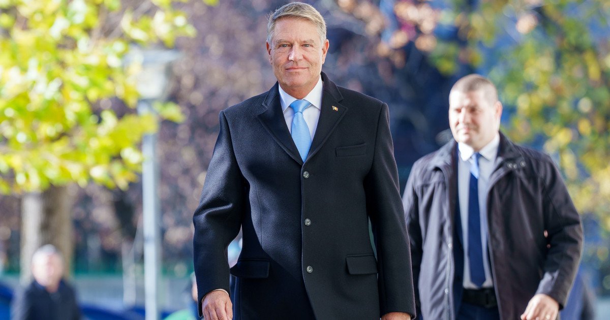 Iohannis, la slujba de Florii în Sibiu: „vă doresc sărbători pascale fericite” Fostul președinte Klaus Iohannis a participat duminică, alături de soția sa, Carmen Iohannis, la slujba de Florii, la biserica din centrul Sibiului