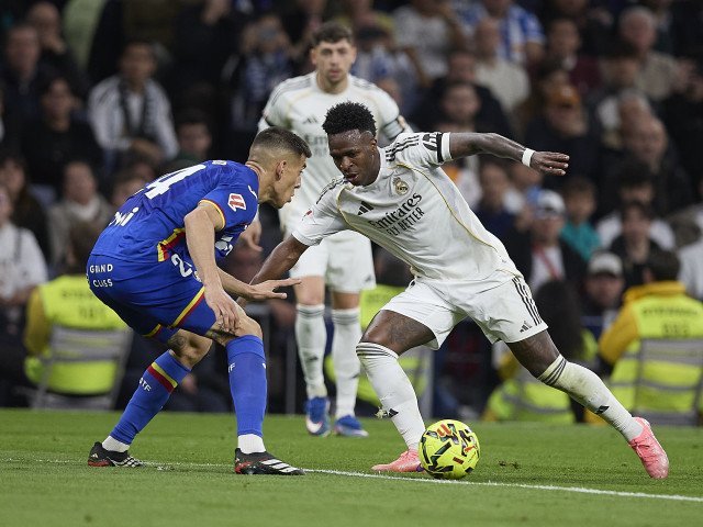 Real Madrid, surprins de Getafe pe „Santiago Bernabéu” Echipa de fotbal Real Madrid a suferit o înfrângere surprinzătoare pe teren propriu, pe stadionul „Santiago Bernabéu”, în fața celor de la Getafe, scor 0-1