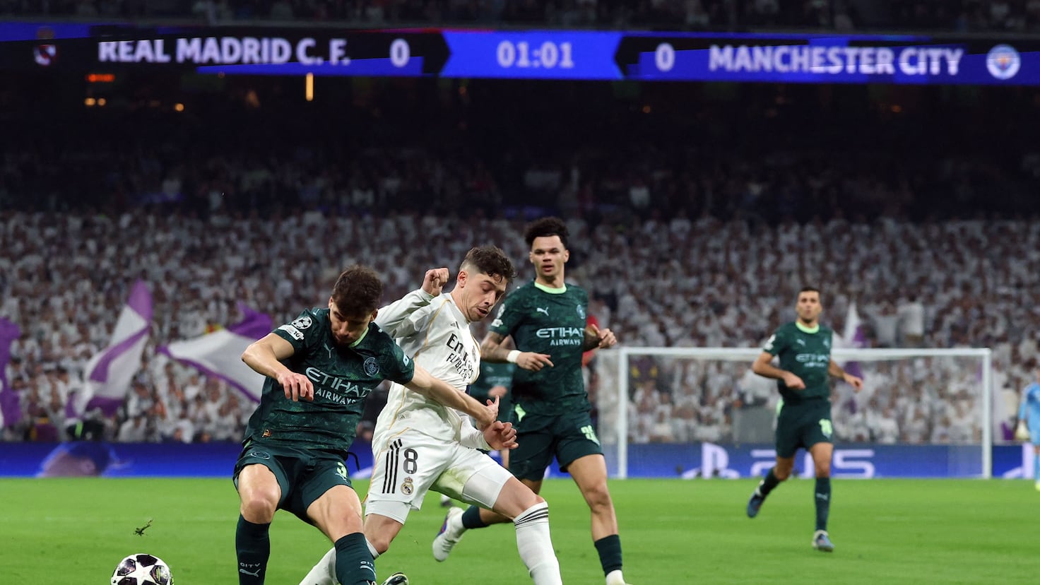 Real Madrid contra Manchester City: duelul dintre inimă și rațiune Meciul dintre Real Madrid și Manchester City, o confruntare epică în Liga Campionilor, a fost redus de analiști la o simplă ecuație: fotbalul superior versus spiritul de luptător