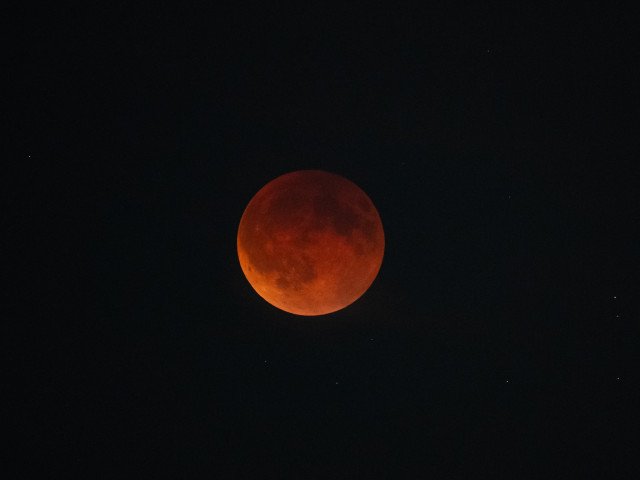 „Lună Sângerie” pe cerul planetei Un spectacol ceresc rar va avea loc pe 3 martie 2026: o eclipsă totală de Lună, fenomen cunoscut popular sub denumirea de „Lună Sângerie”