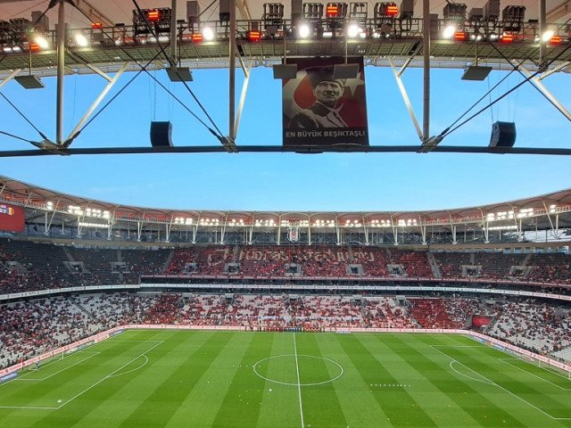 Turcia și România se înfruntă în semifinala barajului pentru Cupa Mondială 2026 Echipa națională de fotbal a României se confruntă cu Turcia astăzi, începând cu ora 19:00, într-o partidă crucială din semifinalele barajului pentru calificarea la Cupa Mondială din 2026